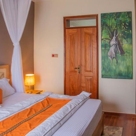 Savannah Suites Lubowa エクステリア 写真